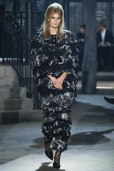 Look 76